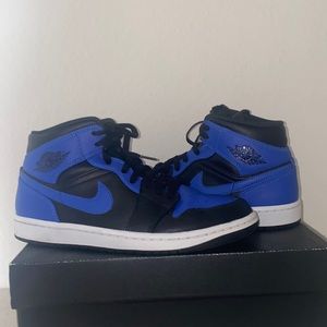 Air Jordan 1 Mid Black/Hyper Royal White